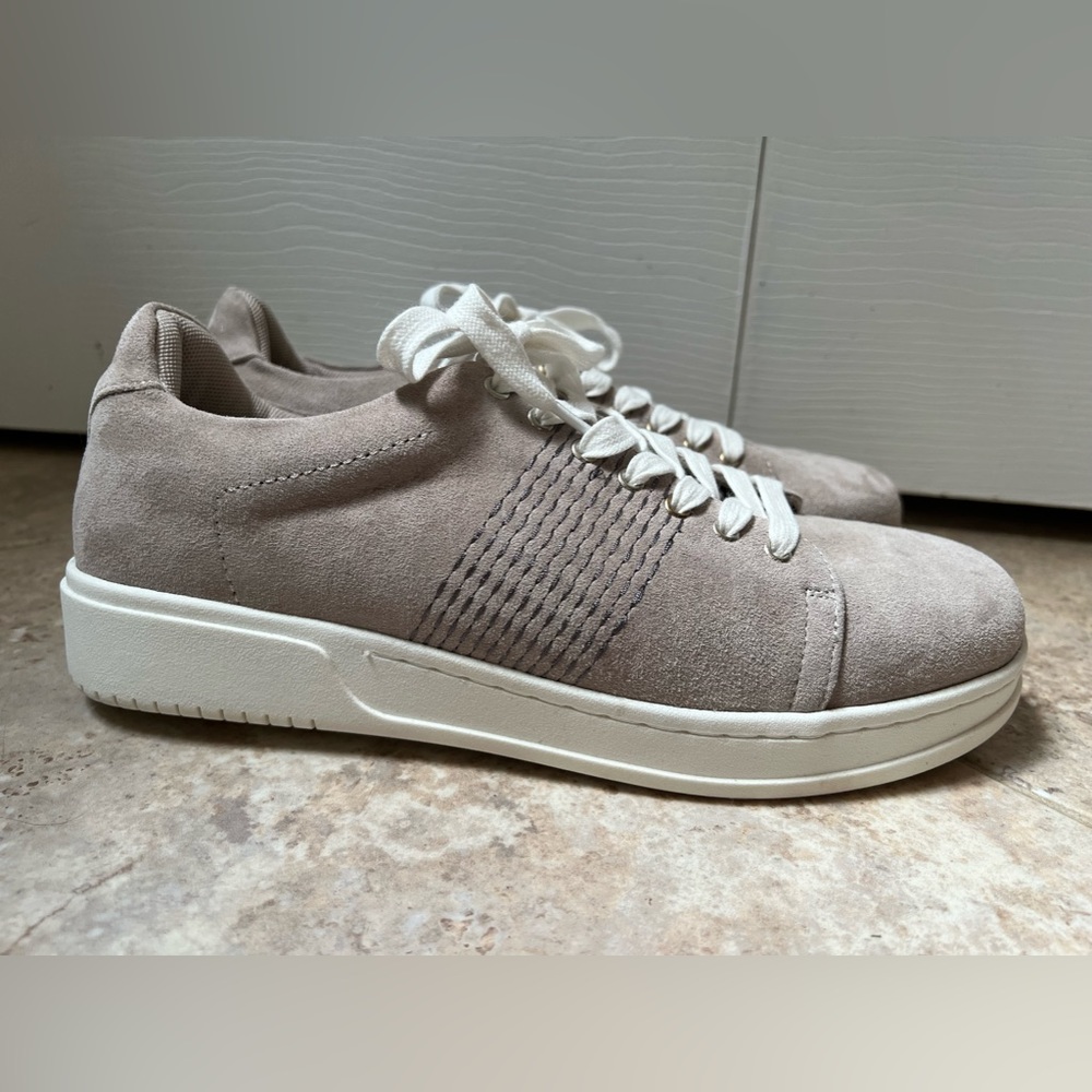 NWOT Bella Vita Sneakers